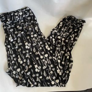 LuLaRoe Black & White Valentine’s Day leggings